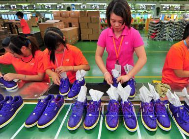 2013年中國服裝行業(yè)十大新聞事件回顧 轉(zhuǎn)型陣痛與電商崛起