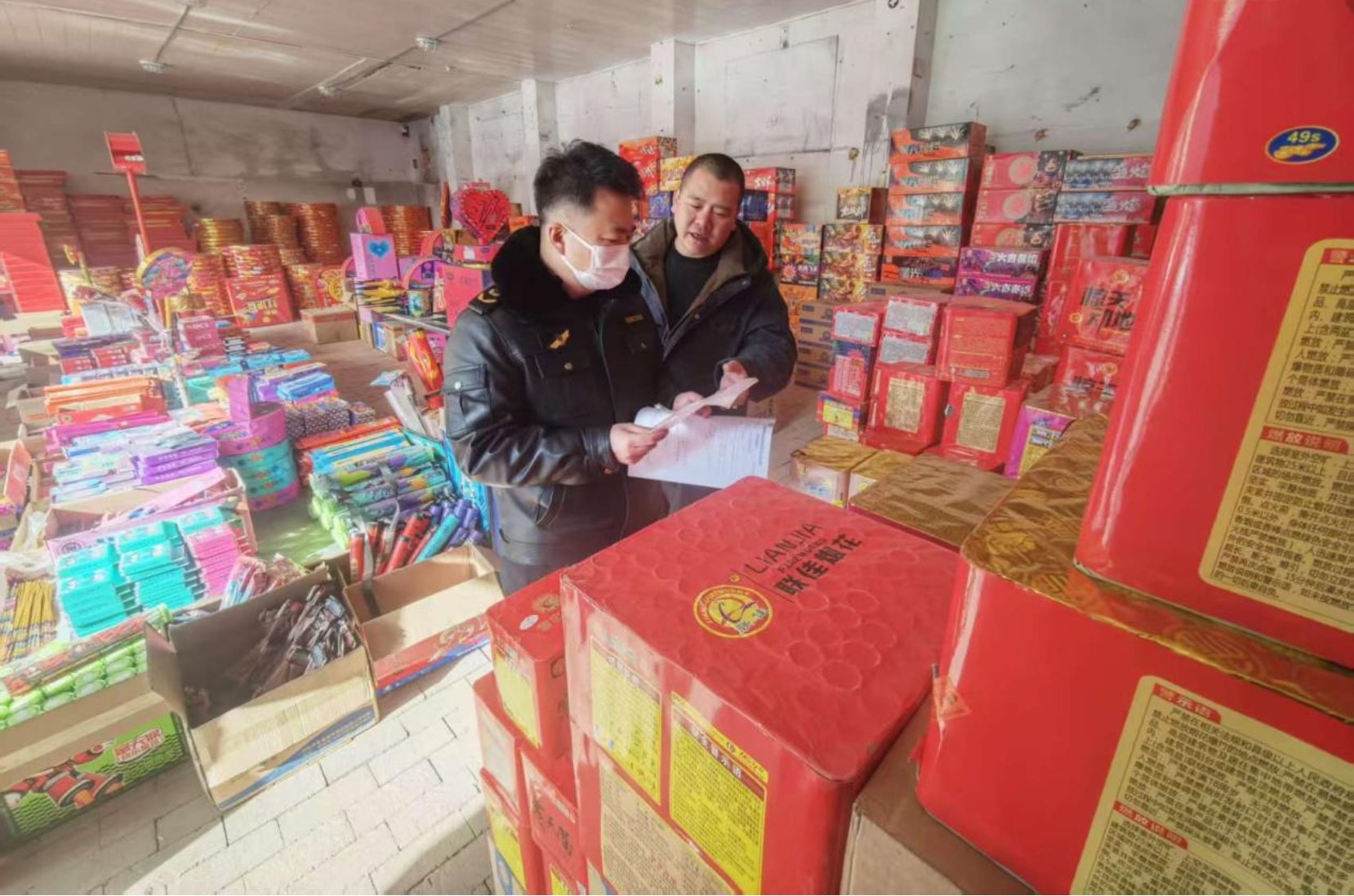 赤峰市元寶山區(qū)人民政府 以優(yōu)質(zhì)鞋帽零售服務(wù)，點(diǎn)亮百姓生活